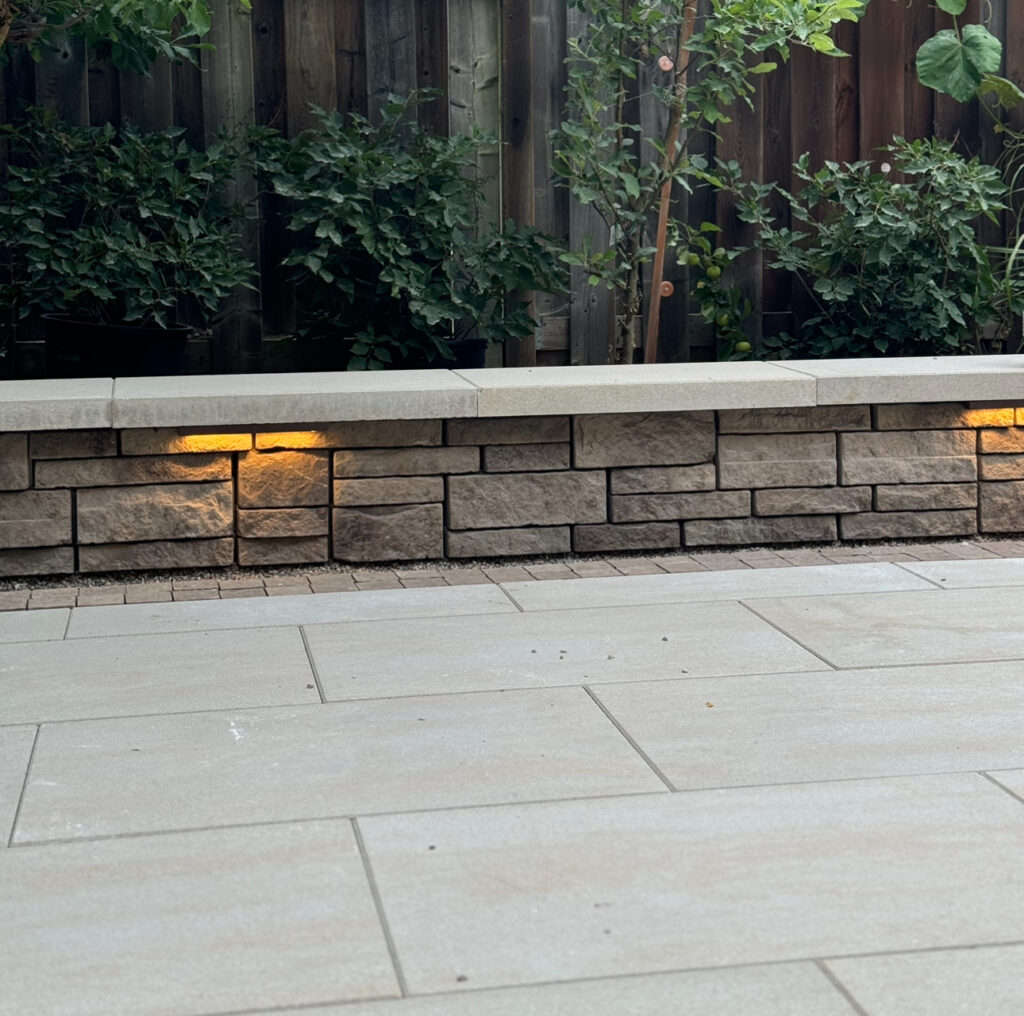 retaining wall contractors in oakville ontario, expert retaining walls builder in oakville and milton, best retaioning wall company in oakville,