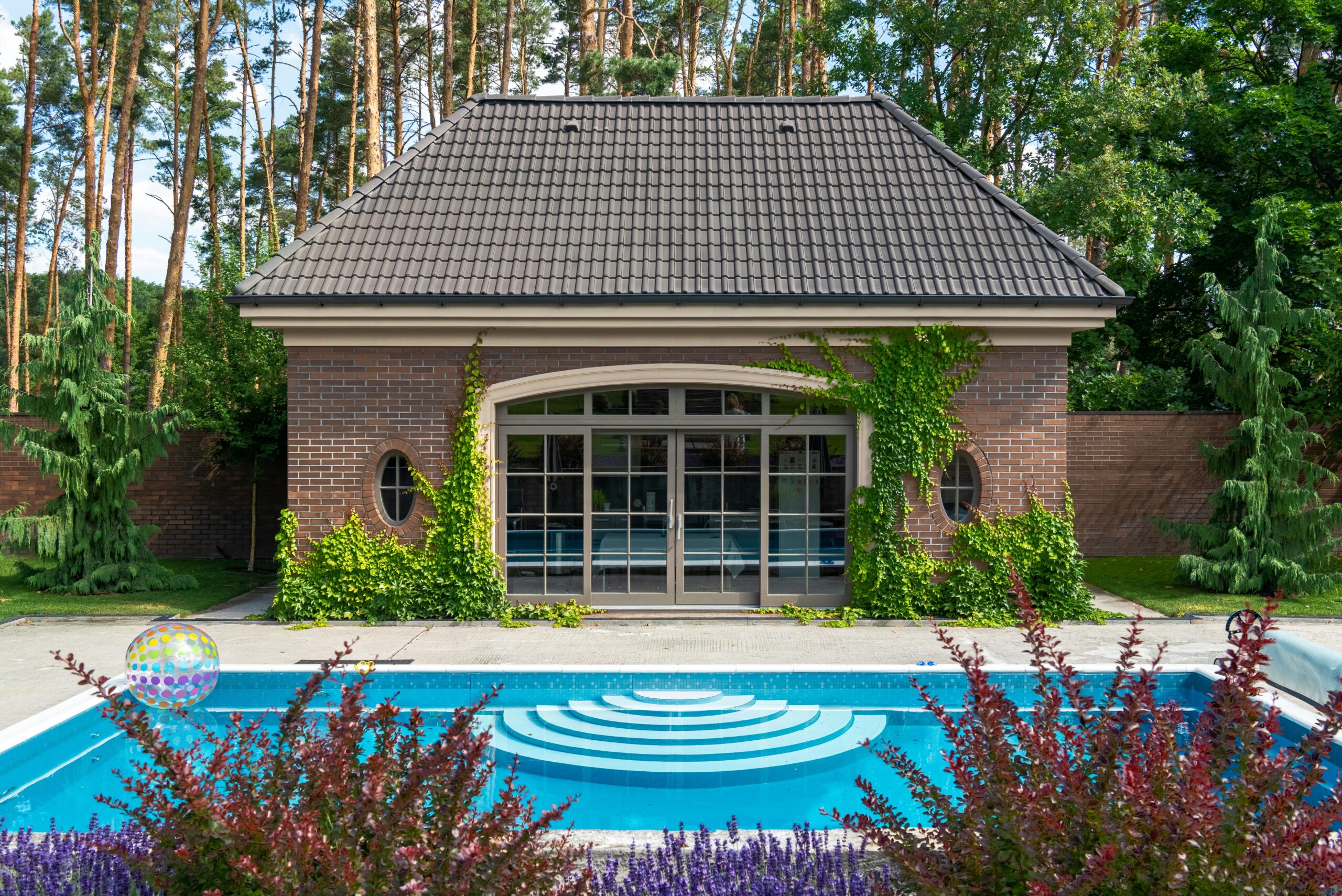 Milton Stone — custom garden suites landscape detail