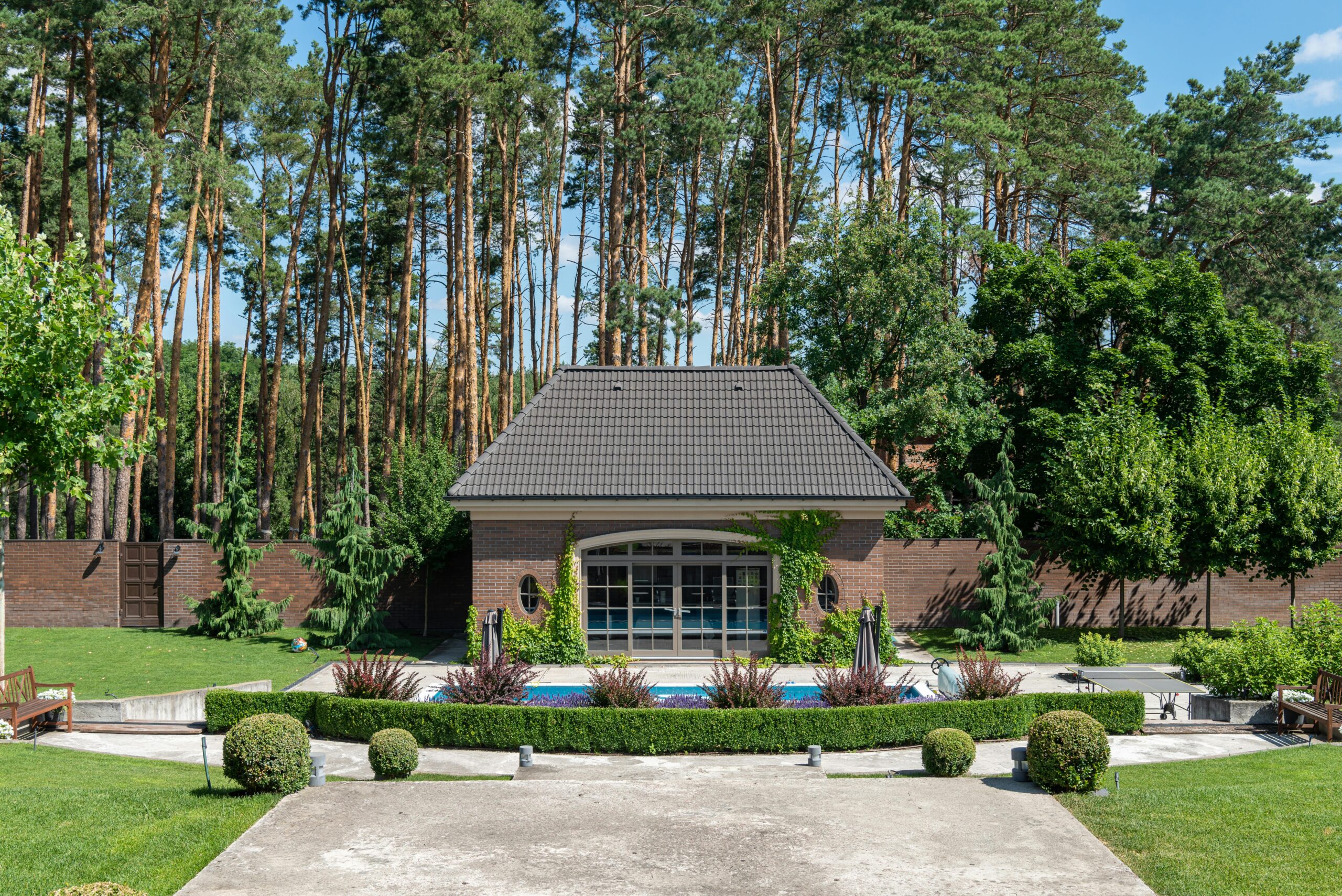 Milton Stone — custom garden suites landscape detail