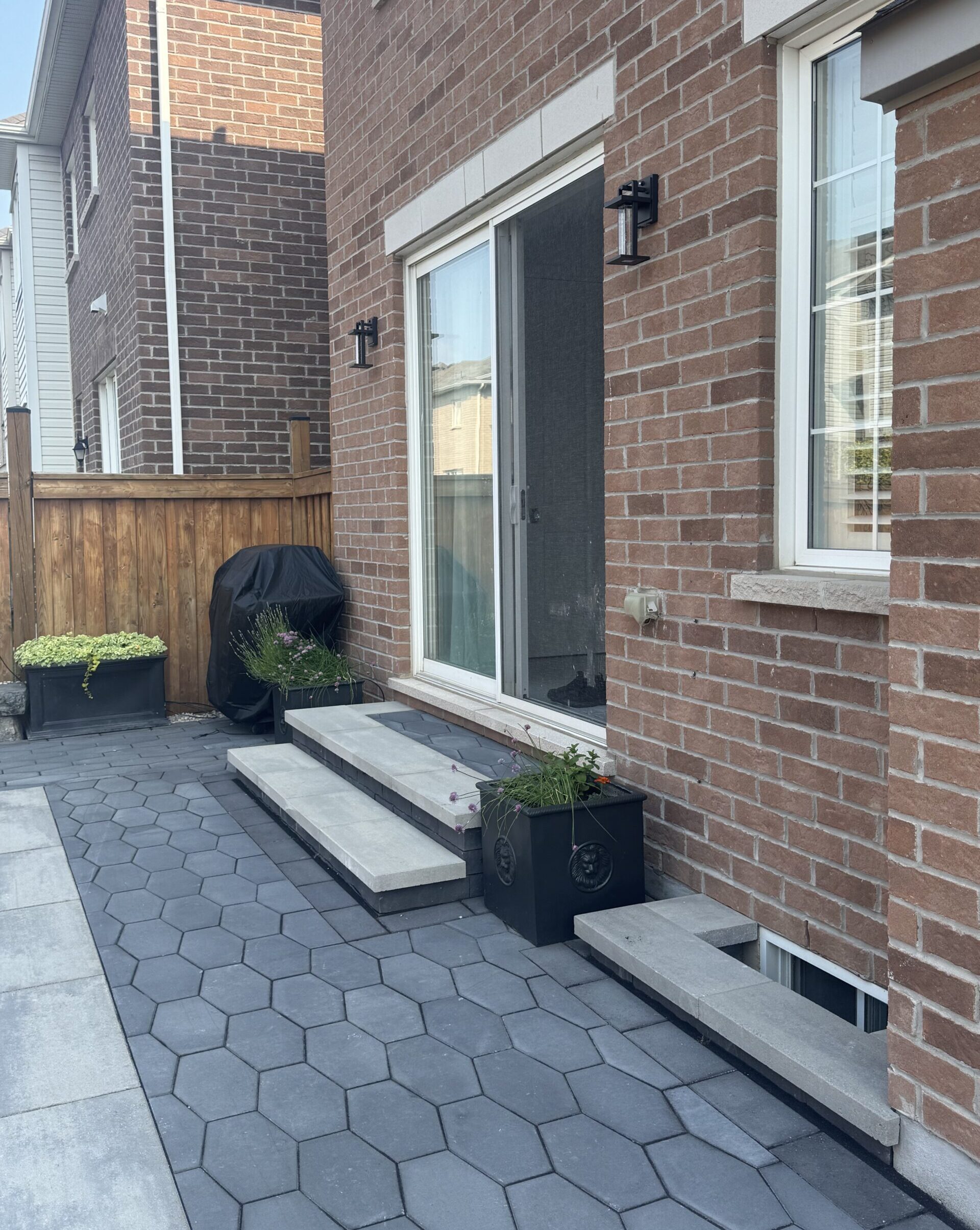 MILTON STONE luxury landscapes and custom pool builders in Oakville, Burlington and Toronto