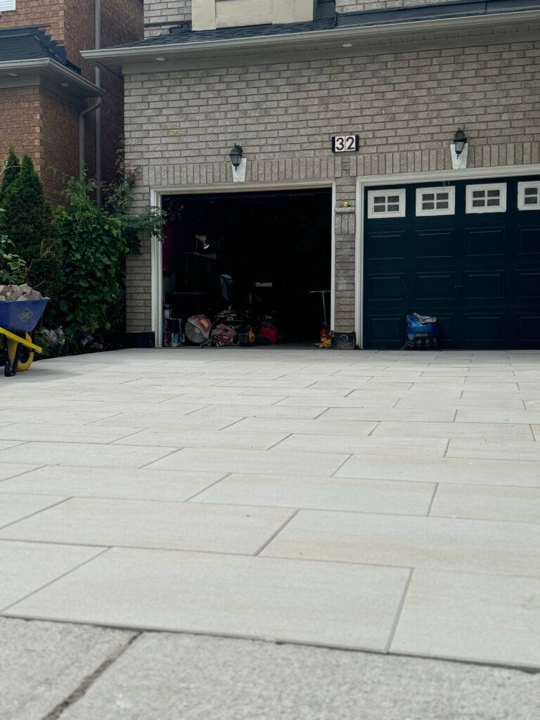 Large-scale estate driveway in interlocking pavers by Milton Stone
