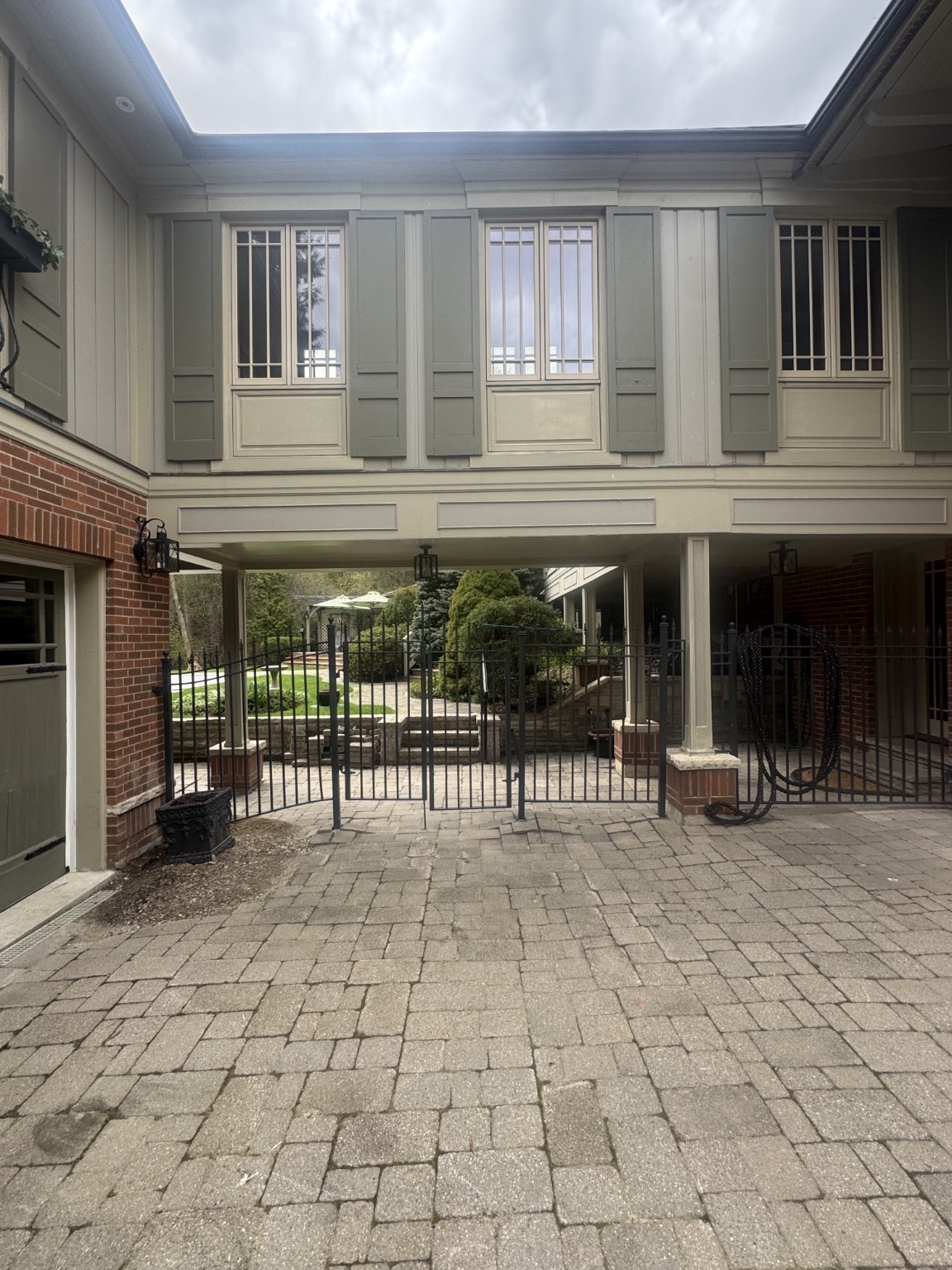 Estate courtyard before renovation